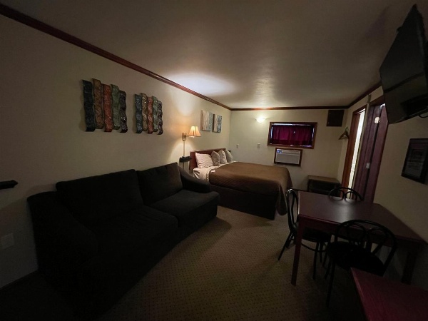 Highland Court Motel image 15