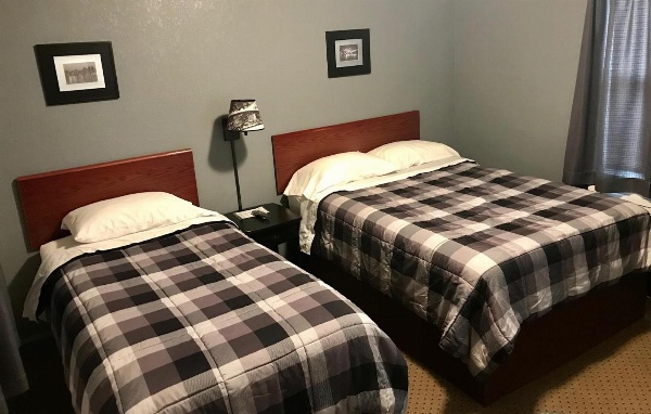 Highland Court Motel image 17