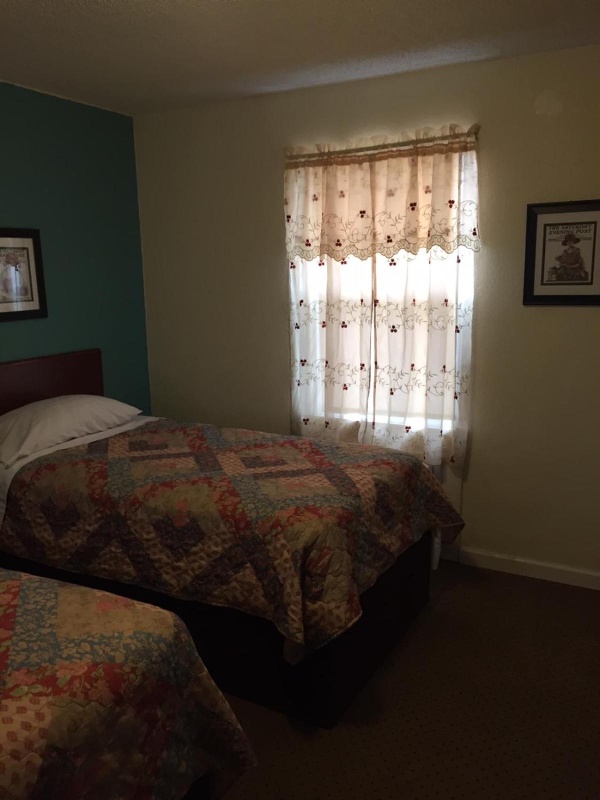 Highland Court Motel image 21