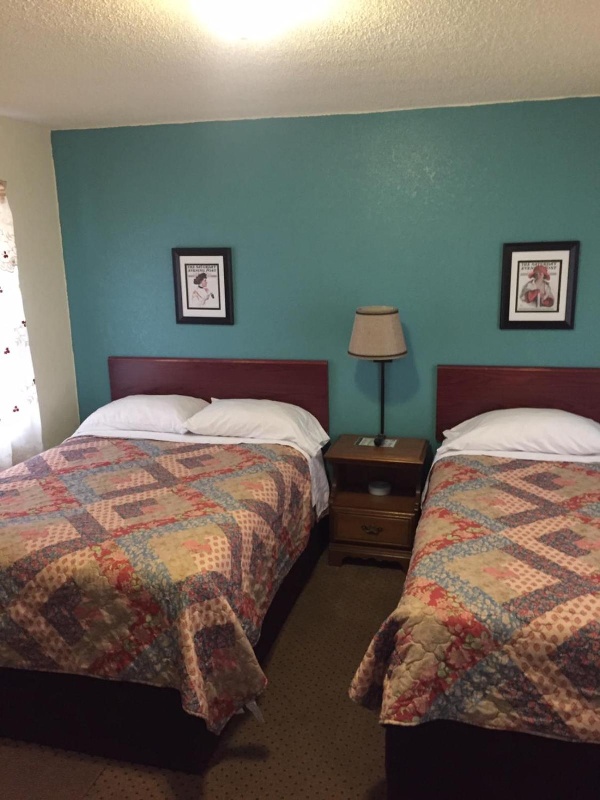 Highland Court Motel image 22