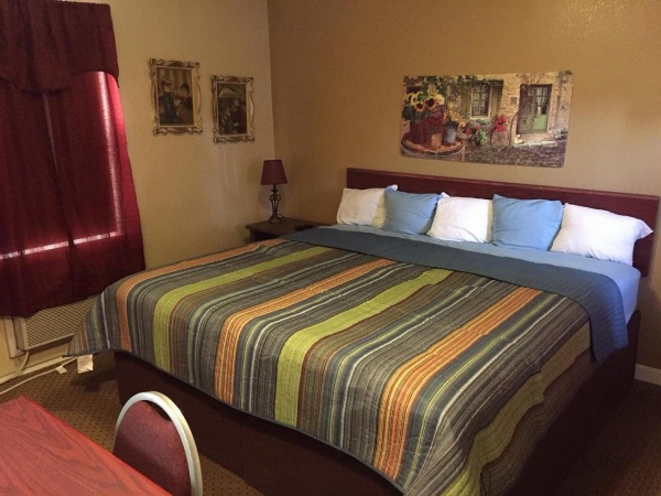 Highland Court Motel image 23