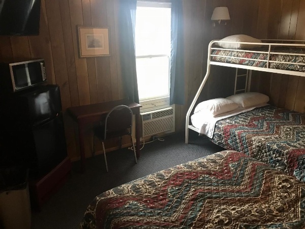 Highland Court Motel image 27