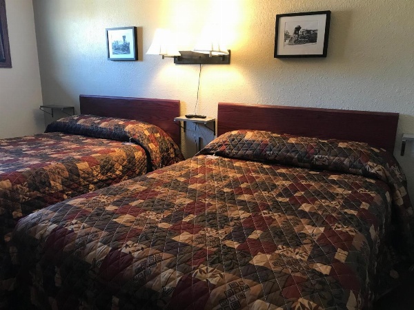 Highland Court Motel image 31