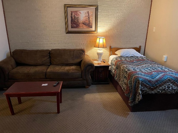Highland Court Motel image 33