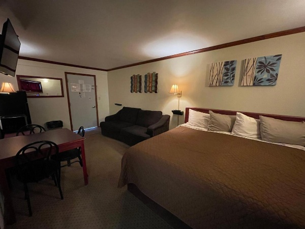 Highland Court Motel image 37