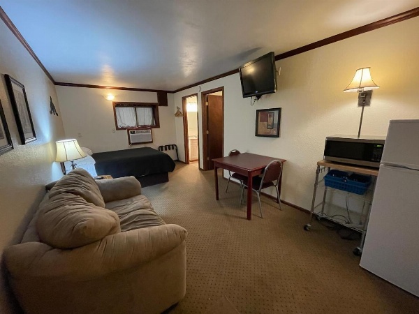 Highland Court Motel image 38