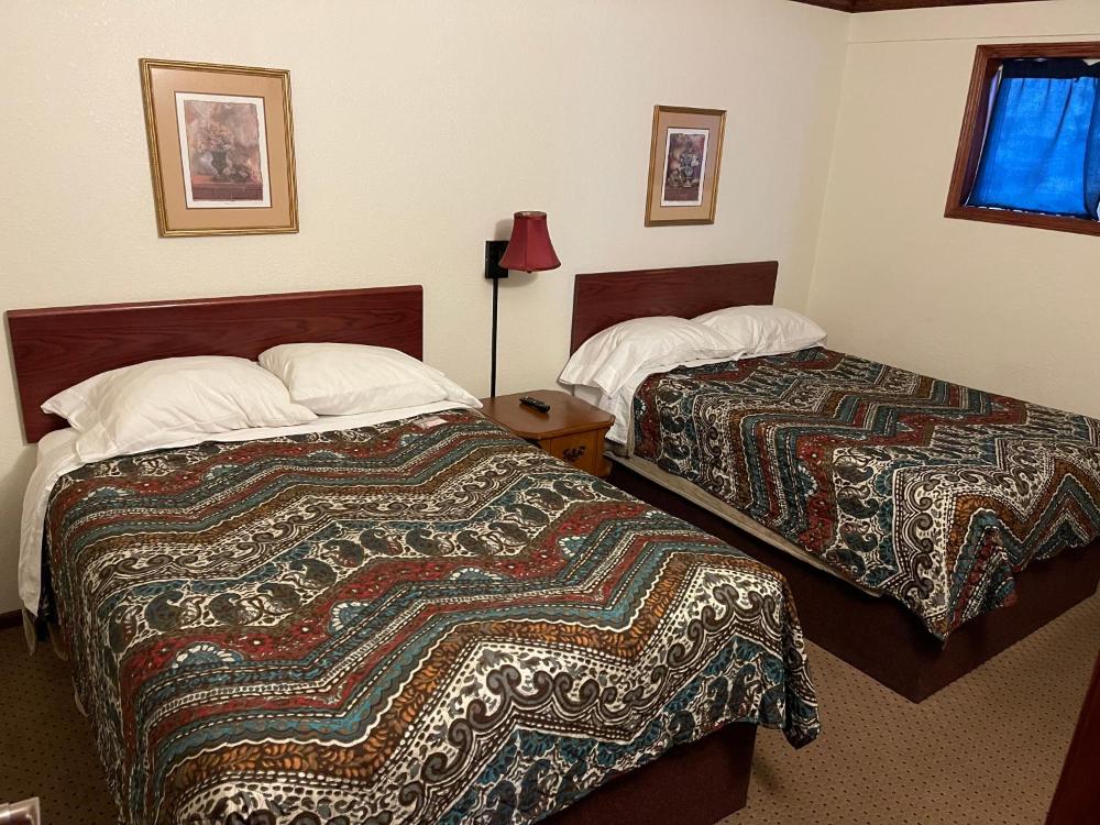 Deluxe Double or Twin Room at Highland Court Motel, photo 2