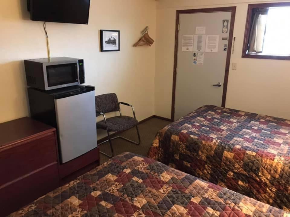 Deluxe Double Room at Highland Court Motel, photo 3